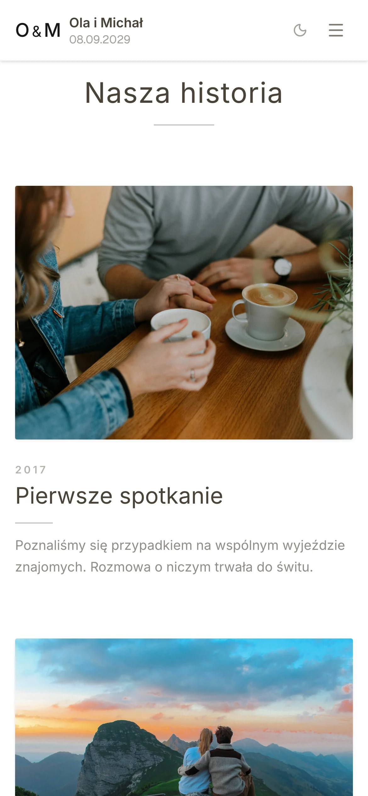 Sekcja Nasza historia na telefonie ze zdjęciem i opisem pierwszego spotkania pary